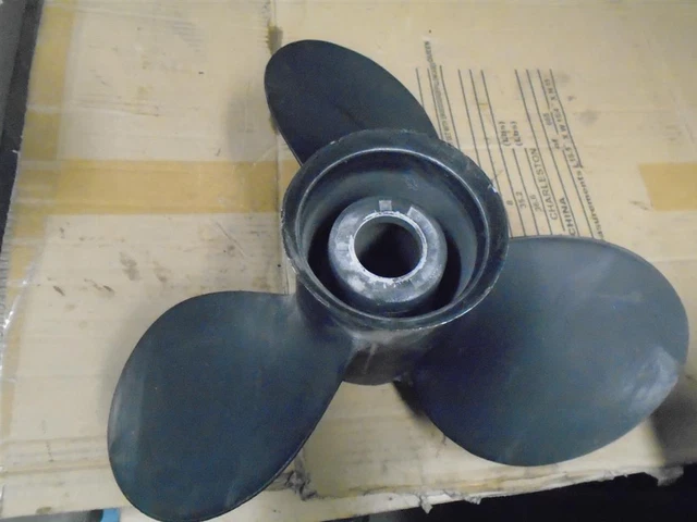 13.75X15P Right Hand Propeller Blades/ No hub, I believe fits Mercury/Mercruiser 13.75X15P Right Hand Propeller Blades/ No hub, I believe fits Mercury/Mercruiser