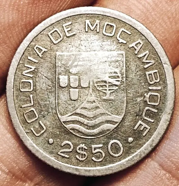 Portuguese Mozambique 2,5 escudos 1935 coin (SILVER!)