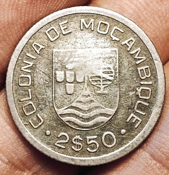 Portuguese Mozambique 2,5 escudos 1935 coin (SILVER!)