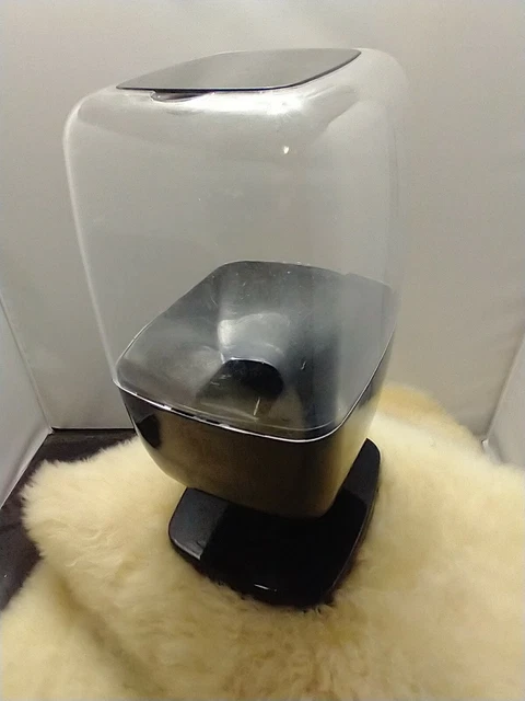 SNACK DISPENSER TOUCHLESS Sharper Image Motion Activated SNACK Dispenser