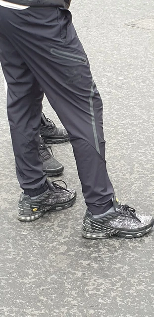 Nike Tn Noires 45Avec Une Paire De Soquette  Bien Puante