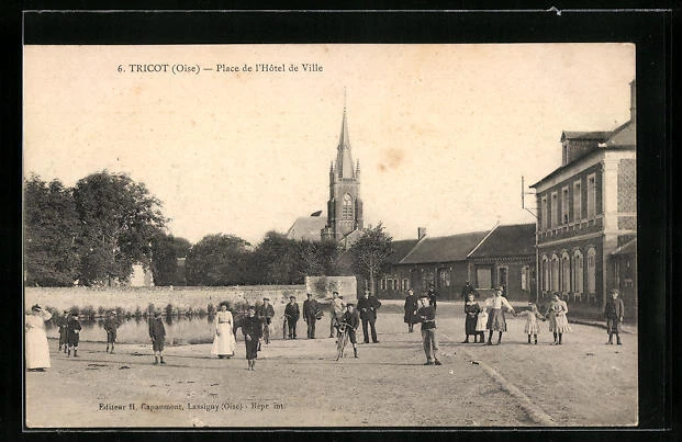 CPA Tricot, Place de l´Hotel de Ville