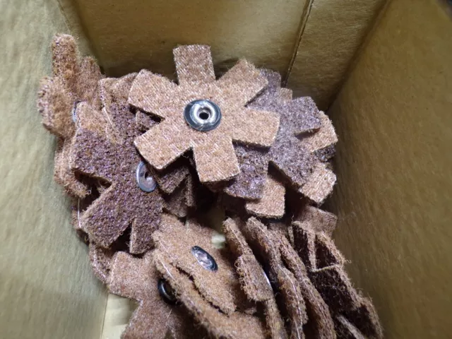 Lot of (25) New Standard Abrasives 724602 Conditioning Star, 3 in x 1/4, (g)