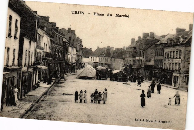 CPA AK Trun (Orne) - Place du Marche (250137)