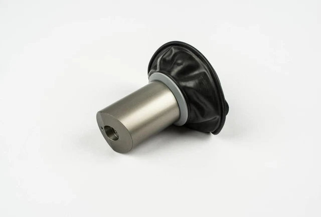 thumbnail image 2 of NOS Genuine Suzuki Radiator Cap – GT750 1972-77, RE5 1975-76, OEM 17920-78000 2 of 5