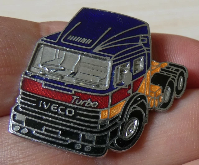 PIN'S TRANSPORT EUTELTRACS CAMION EGF 2.70 CM DE LONG