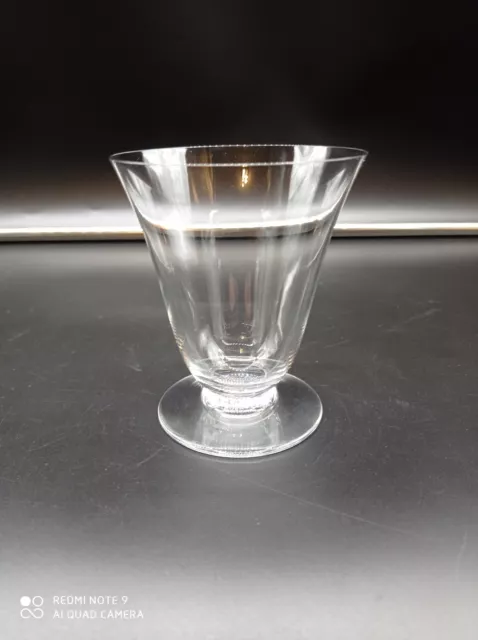 Verre à Vin rouge ou à eau  en Cristal de BACCARAT signé ,H 10 cm .