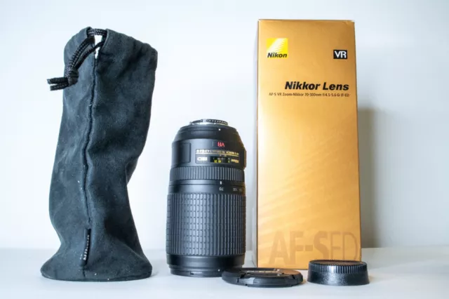 Nikon 70-300mm Zoom Nikkor AF-S VR f4.5-5.6 lens. Near Mint. Covers Full Frame.