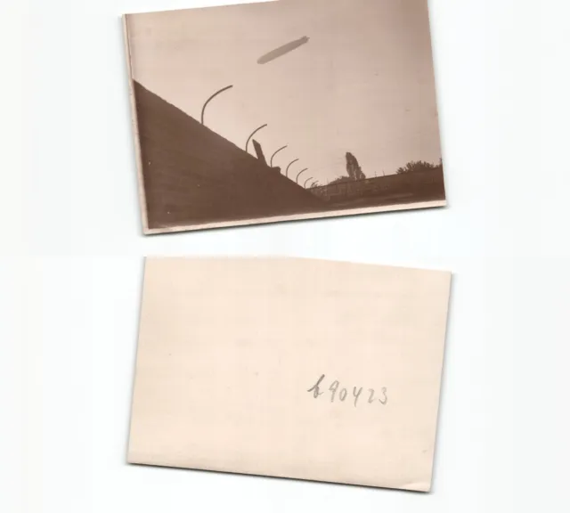 (b90423)   Foto Zeppelin , stammt aus dem Nachlass eines Luftschiff- Fotosa