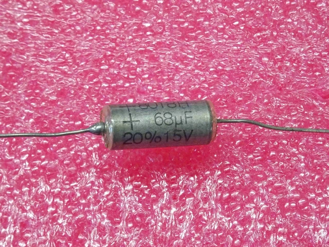 Lot De 8 Condensateurs Tantale CTS13 - 4.7µF, 10%, 40V, Dimensions 12x4mm