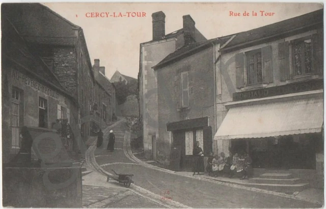 CPA Rue de la Tour à CERCY-LA-TOUR * Nièvre * Cerciacum _ Digoine _ Reugny