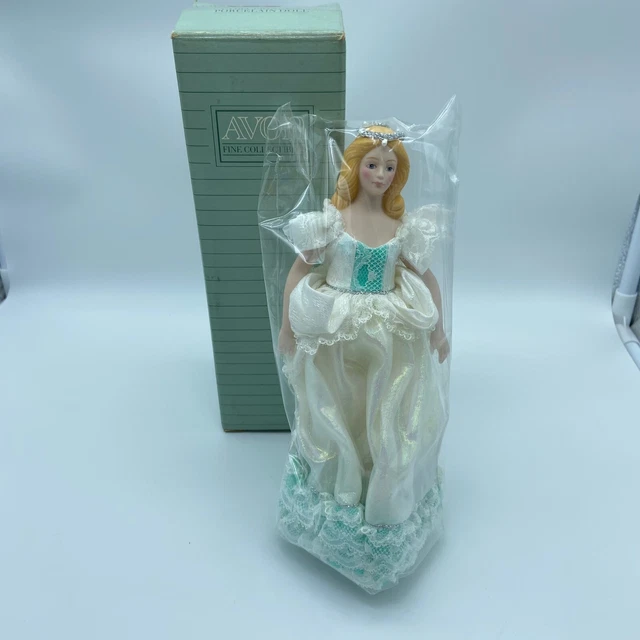 Vintage Avon 1989 Fairy tale Princess Porcelain Doll Collectible white queen