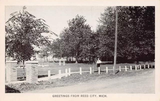 Reed City MI Michigan Osceola County Hersey River Dirt Road Park Vtg Postcard Z9