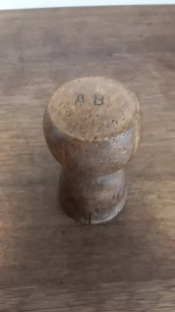 ancien bouchon de champagne  liege range briquet marque a.b est barange epernay 2