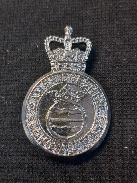 Obsolete Cambridgeshire Constabulary Police Cap Badge Queens Crown Genuine