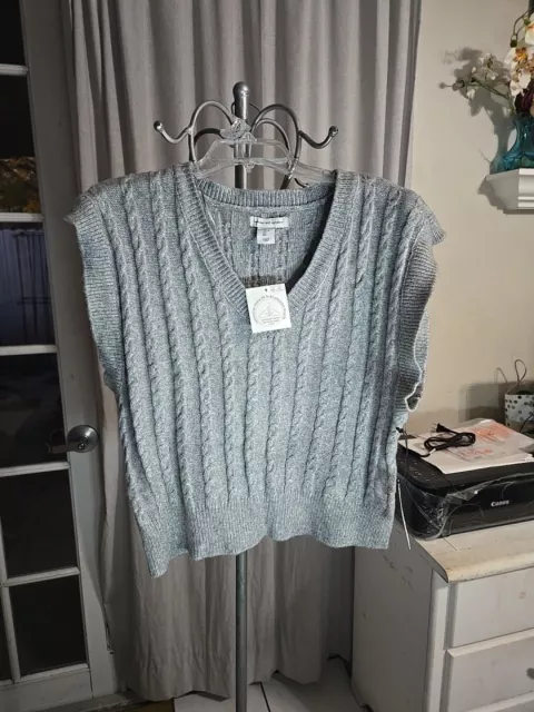 CUPCAKES and Cashmere V-neck Cable Knit Gray Sweater Vest Size Large