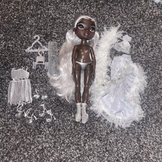 Rainbow High Rainbow Vision Ayesha Sterling Silver Doll With Stand Clothes Shoes
