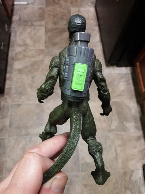 Hasbro 2012 Marvel Amazing Spider-Man -Lizard Man Action Figure -Squirts Water! 2