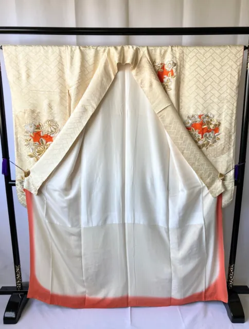 Vintage Japanese kimono - Furisode Kimono robe with beautiful embroidery 7
