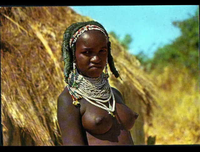 ETHNIQUE (GUINEE-BISSAU Portugaise) Buste de FEMME MUILA avec BIJOUX vers 1970