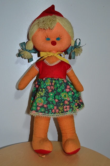 Muñeca de Caperucita Roja – Alpha Omega Artisan