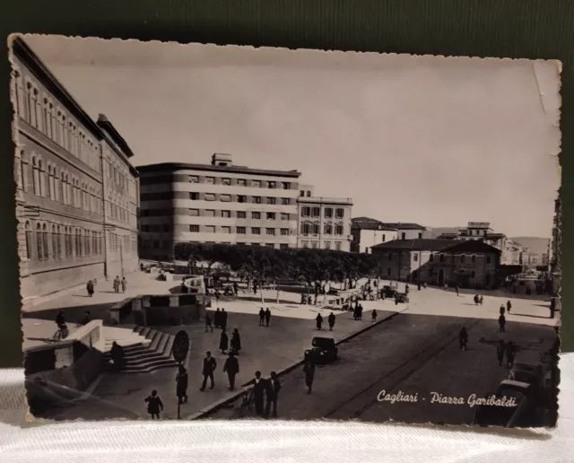 Cartolina  Cagliari Piazza Garibaldi  Viaggiata,con una vecchia palazzina