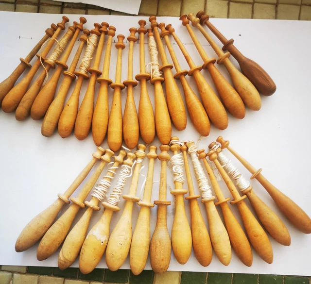 Lot D 32 fuseaux pour Dentelière ancien 1900