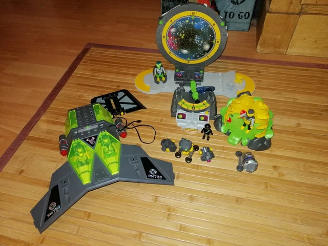 PLAYMOBIL Konvolut bestehend aus  3280 Alien 3283 Kontrollzentrum/  Weltraum