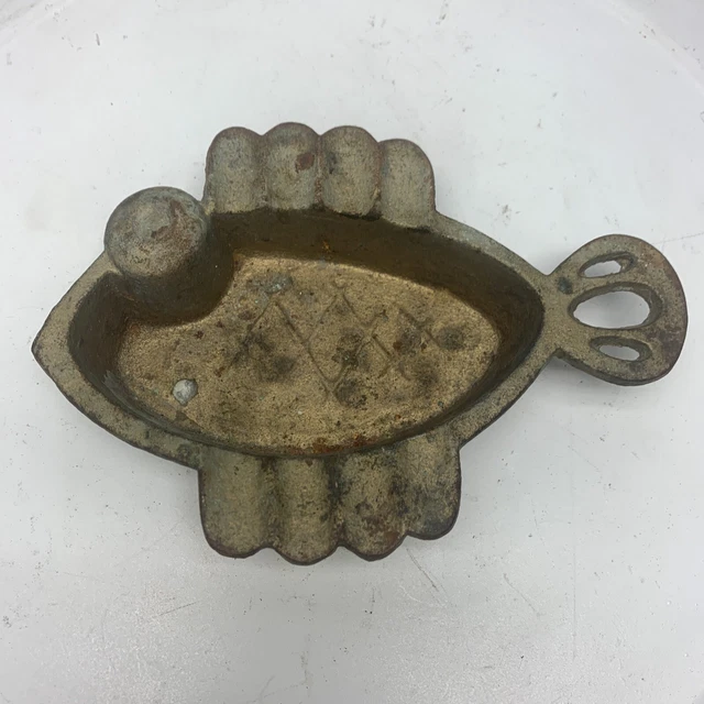 VTG MCM Mid Century Modern CAST IRON Fish ASHTRAY Kitchen Spoon Rest Dish 5"x7"