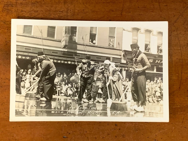 MI, Michigan, RPPC, Holland, Cleaning Street at Tulip Time, ca 1950
