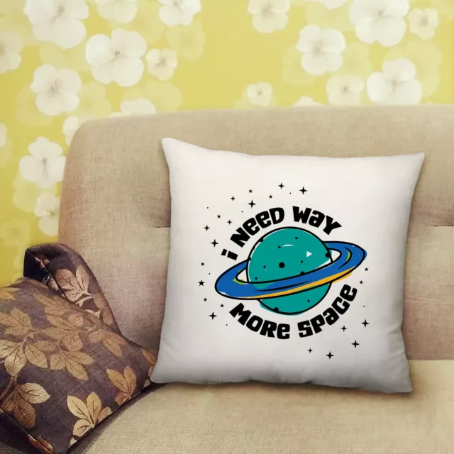 Inserto riempito regalo Need Way More Space Astronaut Universe stampa cuscino - 40 cm x 40 cm