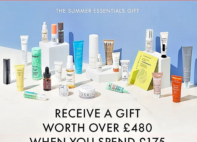 SPACE NK THE SUMMER ESSENTIALS CONFEZIONE REGALO del valore di £450