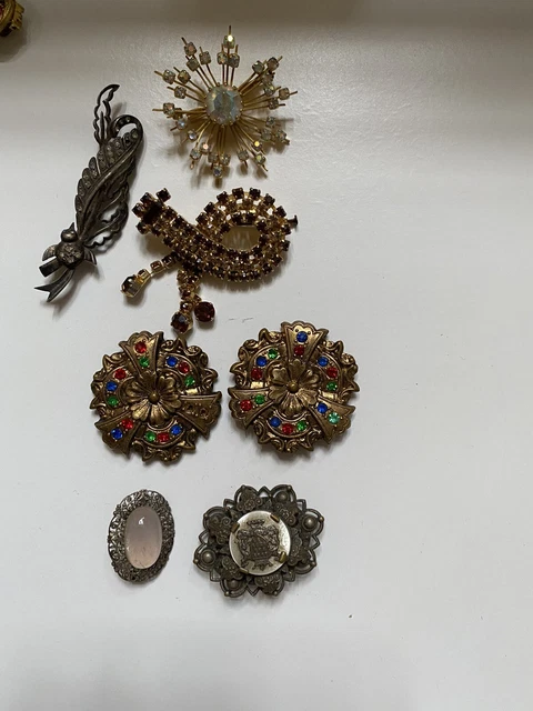 Lot de 3 broches vintage, ornements floraux et perles - France
