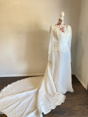 Wedding dress, Beading/Lace,vintage  White Ivory, size 18 Train W/ Beading, Lace