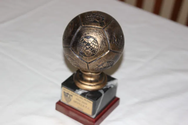 Trofeo Del Sevilla Fc Como Mejor Equipo Del Mundo De La Iffhs En El 2006