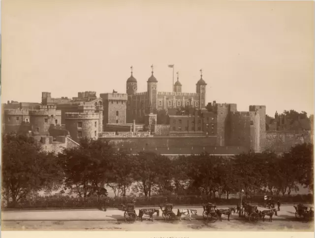 Angleterre Londres La Tour de Londres  Vintage albumen print,  Tirage albuminé