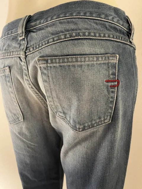 DIESEL STRAIGHT WOMENS JEANS. 28x 32.