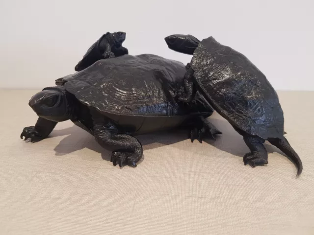OKIMONO EN BRONZE représentant un groupe de 3 Tortues (TORTUL)