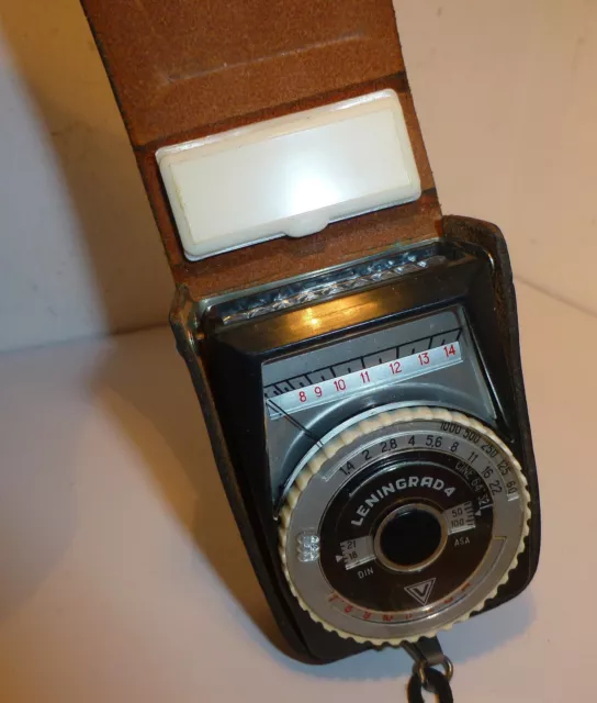Classic Leningrad 4 Selenium Cell Photographic Light Meter   (#9)