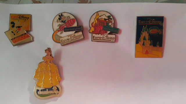 Pin's Arthus Bertrand Paris - Mois De Juin, Cerises - Vintage N°5/6