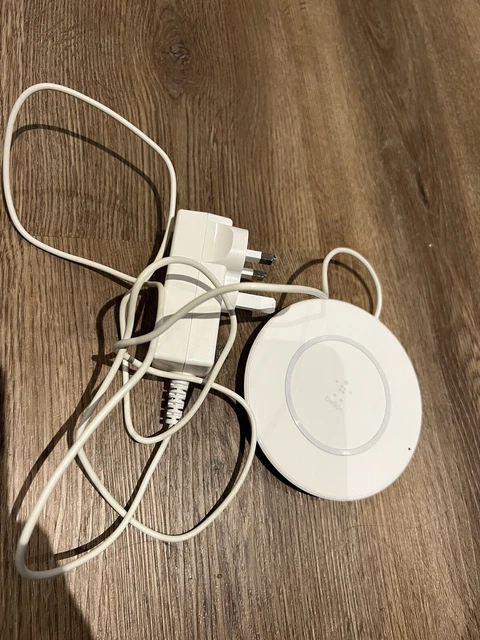 Belkin Boost up 7.5W Qi Wireless Charging Pad - White F7U027 with charger