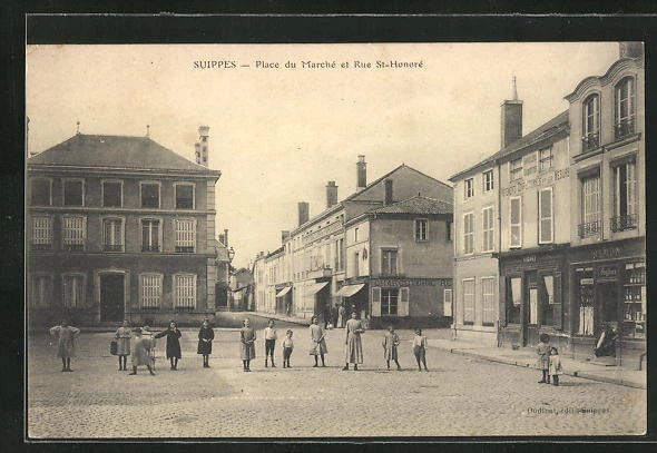 CPA Suippes, Place du Marché et Rue St-Honoré, vue partielle