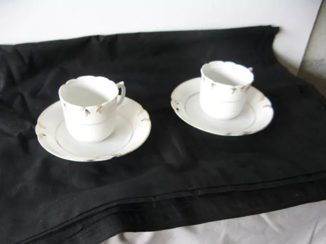 Lot de 2 tasses à café en porcelaine de Paris décor filet et cercle d'or