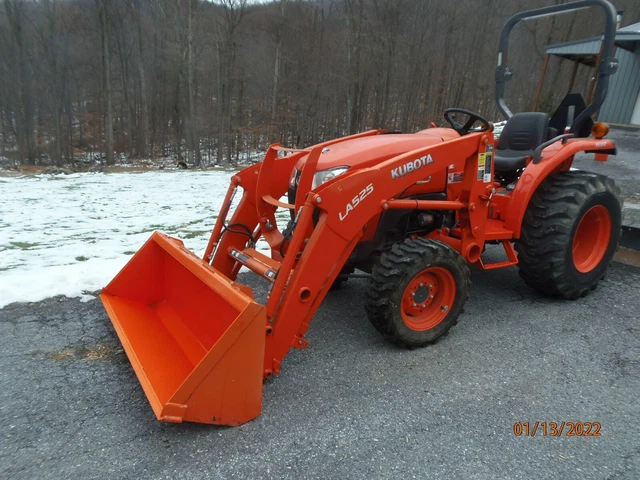 Kubota Tractor L2501HST 4X4 16 Hours with Bucket 25 HP
