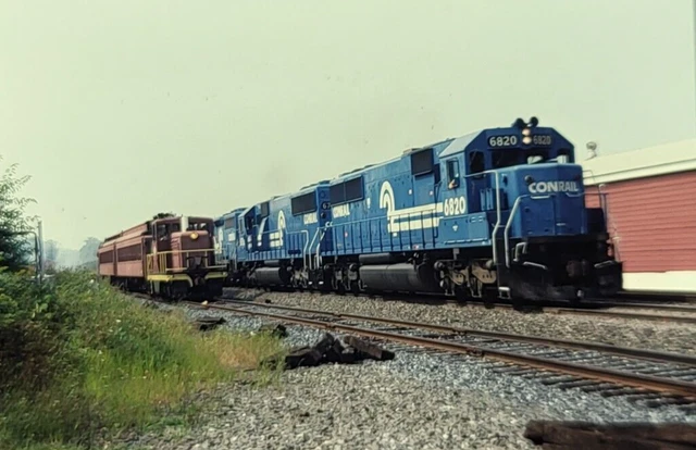 Original Slide Train CONRAIL 6820 LOCOMOTIVE M&H #1 SWITCHER #193
