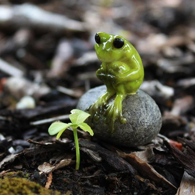 MINI GARDEN FROG Statue Outdoor Home Decor Cute Sculpture Patio Lawn