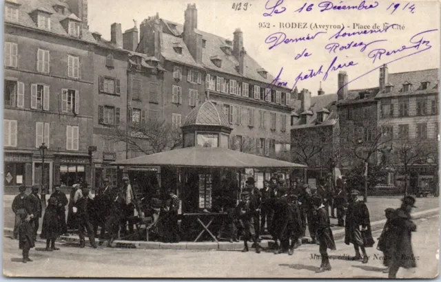 12 RODEZ - la place de la cite (kiosque a journaux)