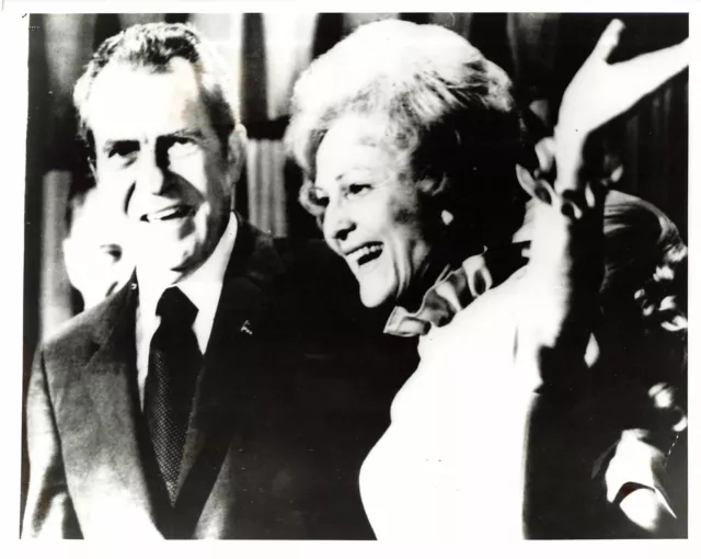 1972 Vintage Press Photo President Nixon First Lady Pat Win Elections 2nd Term