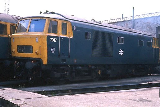 ORIGINAL COLOUR SLIDE of D7017 BR class 35 Hymek diesel hydraulic loco ...