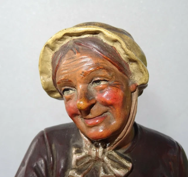 grand mère au moulin à café dans le gout de bernard bloch - terre cuite